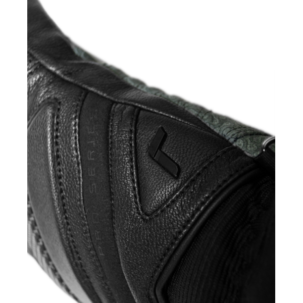 Reusch Marco Schwarz Signature – prestižne črne usnjene smučarske rokavice z R-LOFT™ izolacijo, karbonsko zaščito in popolnim oprijemom. Izberi profesionalno kakovost pri AS Sport Outlet.