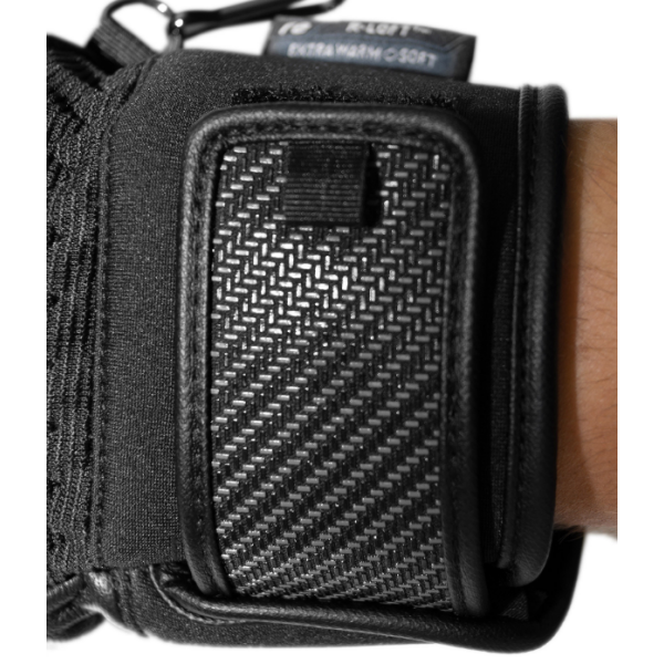 Reusch Marco Schwarz Signature – prestižne črne usnjene smučarske rokavice z R-LOFT™ izolacijo, karbonsko zaščito in popolnim oprijemom. Izberi profesionalno kakovost pri AS Sport Outlet.