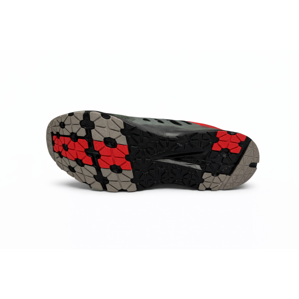 Moške fitness superge INOV8 ALL TRAIN 215 za CrossFit, gym in dvigovanje uteži. Le 215 g, stabilen podplat, Meta-Flex tehnologija in maksimalen oprijem za intenzivne treninge.