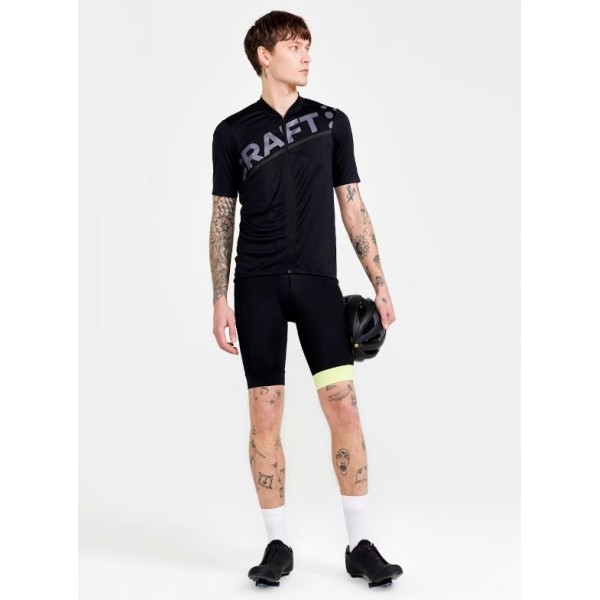 The men's cycling jersey CRAFT CORE ENDUR LOGO JERSEY is a soft and stretchy short-sleeved cycling jersey made from recycled polyester that wicks moisture away excellently. It features a full front zipper, three back pockets, and a double-hemmed band.