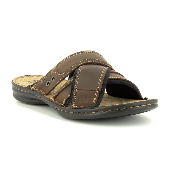 Moški natikači TBS BENAIX združujejo udobje in stil na edinstven način. Njihova udobna zasnova omogoča prijetno nošenje, medtem ko se lepo prilagajajo nogi, zagotavljajo stabilnost in podporo.