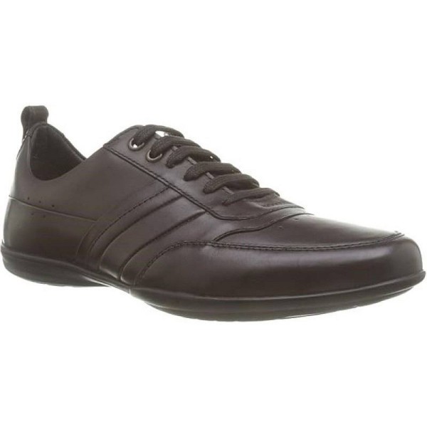 Moški čevlji TBS TANSLEY so sinonim udobja in elegance. Izdelani iz visokokakovostnega usnja, ti čevlji združujejo klasičen stil s sodobno udobnostjo. Ne glede na to, ali gre za poslovno srečanje ali družaben večer.