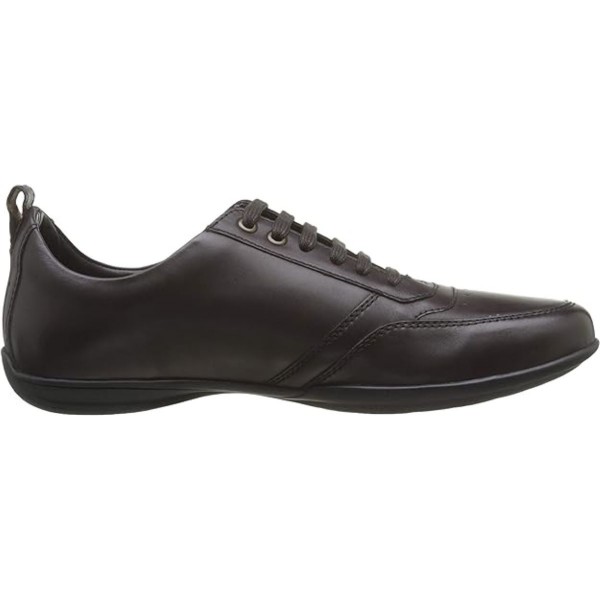 Moški čevlji TBS TANSLEY so sinonim udobja in elegance. Izdelani iz visokokakovostnega usnja, ti čevlji združujejo klasičen stil s sodobno udobnostjo. Ne glede na to, ali gre za poslovno srečanje ali družaben večer.