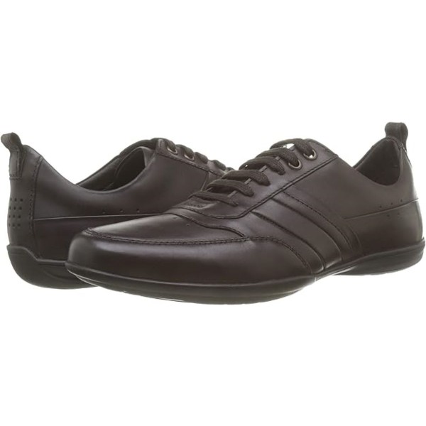 Moški čevlji TBS TANSLEY so sinonim udobja in elegance. Izdelani iz visokokakovostnega usnja, ti čevlji združujejo klasičen stil s sodobno udobnostjo. Ne glede na to, ali gre za poslovno srečanje ali družaben večer.