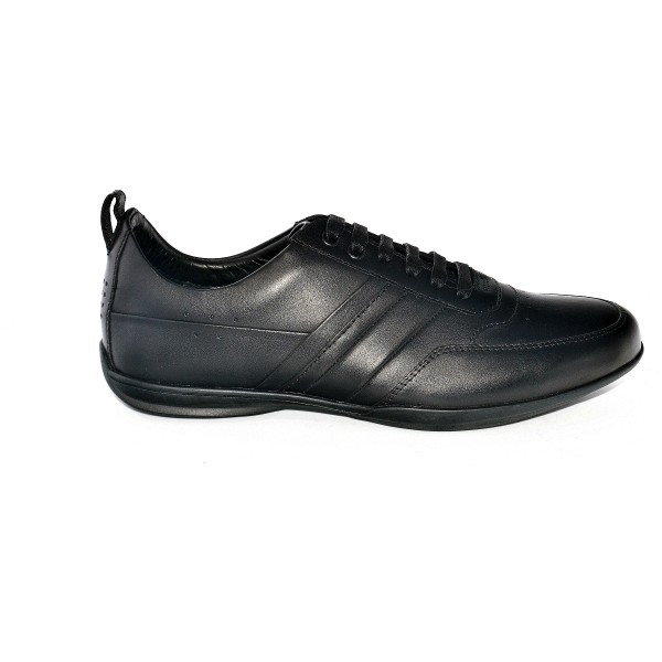 Moški čevlji TBS TANSLEY so sinonim udobja in elegance. Izdelani iz visokokakovostnega usnja, ti čevlji združujejo klasičen stil s sodobno udobnostjo. Ne glede na to, ali gre za poslovno srečanje ali družaben večer.