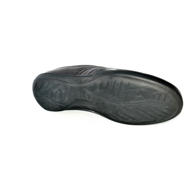 Moški čevlji TBS TANSLEY so sinonim udobja in elegance. Izdelani iz visokokakovostnega usnja, ti čevlji združujejo klasičen stil s sodobno udobnostjo. Ne glede na to, ali gre za poslovno srečanje ali družaben večer.