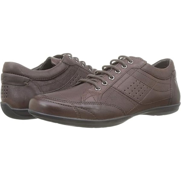 Moški čevlji TBS TUMBER so sinonim udobja in elegance. Izdelani iz visokokakovostnega usnja, ti čevlji združujejo klasičen stil s sodobno udobnostjo. Ne glede na to, ali gre za poslovno srečanje ali družaben večer.