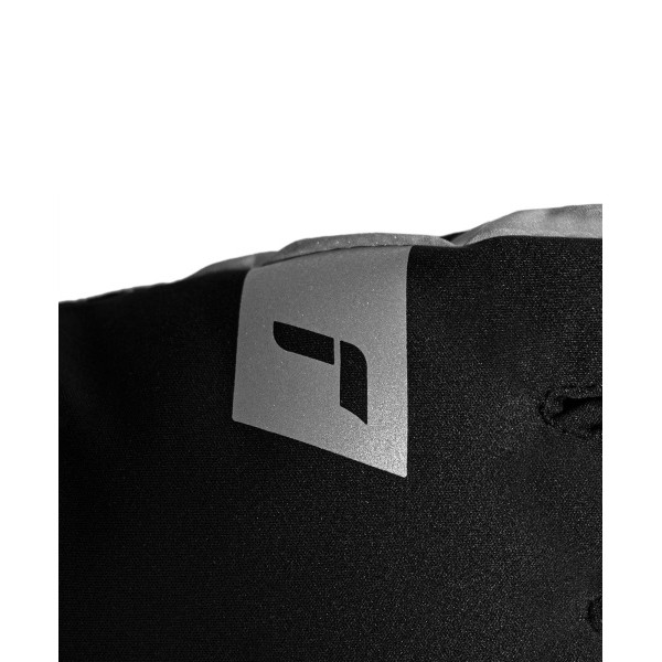 Te rokavice so zasnovane za udobje in zaščito pred vremenskimi vplivi ter omogočajo uporabo na zaslonih na dotik, kar jih naredi idealne za dejavnosti na prostem v hladnih in mokrih razmerah.