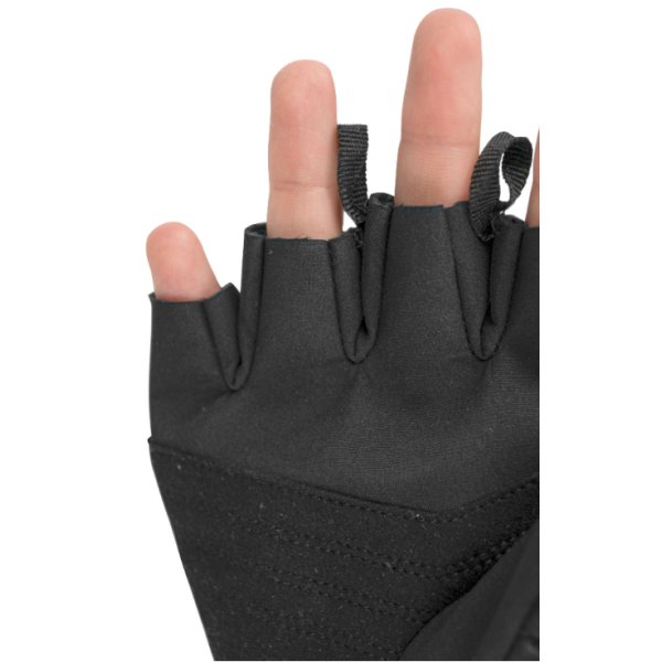 Rokavice REUSCH DEXX Convertible so zasnovane za vse, ki iščejo popolno kombinacijo udobja, zaščite in vsestranskosti na smučanju ali drugih zimskih športih. Inovativna Convertible konstrukcija omogoča preprosto pretvorbo iz prstnih rokavic v mitten.