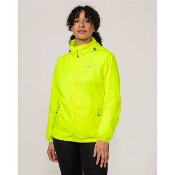 MAC IN A SAC Origin 2 Adult Jacket je lahka, zložljiva nepremočljiva jakna, zasnovana za pohodništvo, potovanja in vsakodnevne aktivnosti v spremenljivem vremenu. Ponuja vodoodpornost 10.000 mm, zračnost 8.000 g/m², popolnoma lepljene šive, nastavljivo kapuco ter zaščito pred vetrom. Zaradi kompaktne zasnove jo lahko hitro zložite v priloženo vrečko in jo imate vedno pri roki. 
