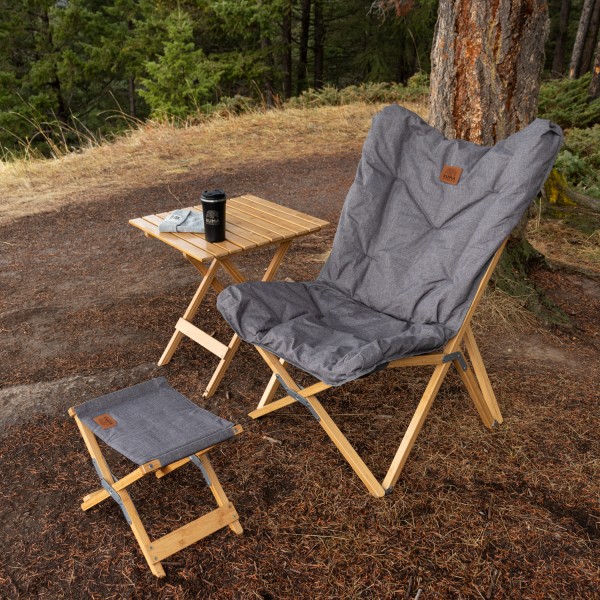 The elegant Yoho Butterfly bamboo chair by KUMA is made from the highest quality wood. With its exceptional cushioning and adaptability, it offers comfort and durability. Ideal for camping, it folds quickly and is easy to store in a carry bag.