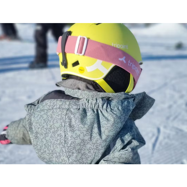 Otroško smučarska čelado TRIPOINT 204 Constance Free Ride –vrhunsko čelado, zasnovano posebej za mlade smučarje in zagotavlja izjemno varnost in udobje med njihovimi zimskimi dogodivščinami.