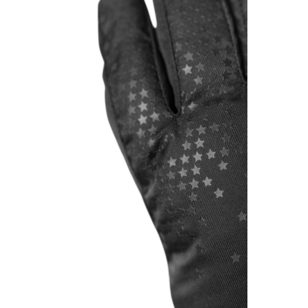 Naj bodo male roke tople in suhe! Otroške smučarske rokavice Reusch Alice R-TEX® XT BK nudijo vrhunsko zaščito pred snegom, vetrom in mrazom. Vodoodporne, tople in udobne – popolne za mlade smučarke. Odkrij kolekcijo Reusch pri AS Sport Outlet!