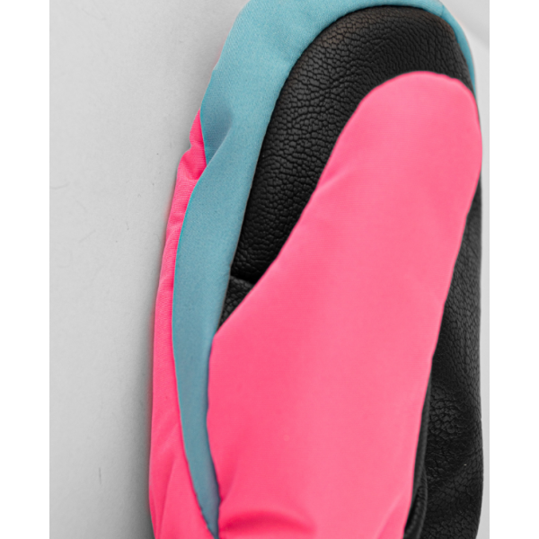 Otroške rokavice Reusch Ben Mitten – tople, mehke in izjemno udobne rokavice z dolgo zadrgo za enostavno oblačenje. Vodoodbojne in tople zahvaljujoč R-LOFT™ izolaciji. Na voljo v AS Sport Outlet!