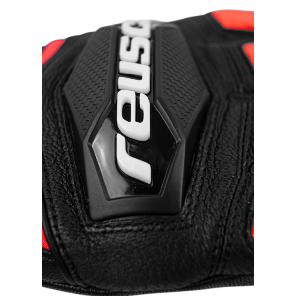 Pripravljene za male zmagovalce! Otroške smučarske rokavice REUSCH Worldcup Warrior GS iz pravega kozjega usnja nudijo vrhunsko toploto, zaščito členkov in popoln oprijem. Idealne za mlade smučarske talente, ki želijo smučati kot pravi prvaki.