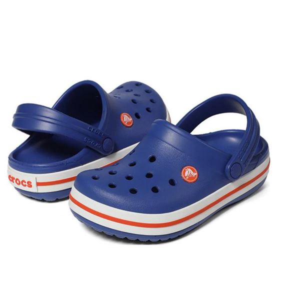 Crocs Crocband Kids Clog 207006 so lahki in udobni otroški natikači s športnim dizajnom, ki zagotavljajo mehko blaženje in celodnevno udobje. Izdelani iz Croslite™ materiala so vodoodporni, enostavni za čiščenje in idealni za igro, šolo ali poletne aktivnosti.