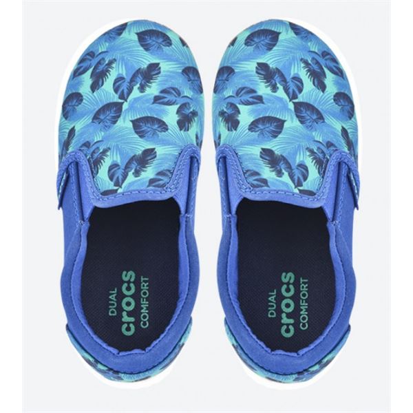 Lahki in udobni Crocs Citilane Slip-On – otroški slip-on čevlji z modernim, športno-elegantnim videzom, ki omogočajo hitro obuvanje brez vezalk. Croslite™ podplat poskrbi za mehko blaženje in celodnevno udobje, zato so odlični za šolo, vrtec in vsakodnevno uporabo.