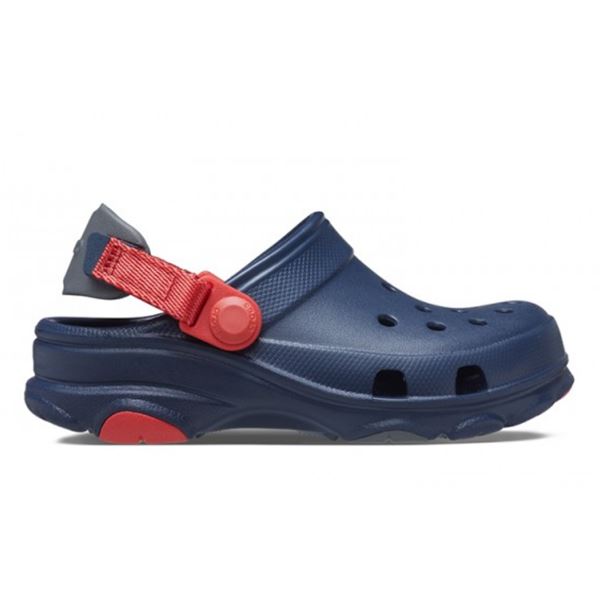 Crocs Classic All Terrain Kids Clog T 206747 so robustni in udobni otroški natikači, zasnovani za brezskrbno igro in raziskovanje na prostem. Trpežen podplat z izboljšanim oprijemom omogoča večjo stabilnost na različnih površinah, Croslite™ material pa zagotavlja lahkotnost, mehko blaženje in celodnevno udobje.