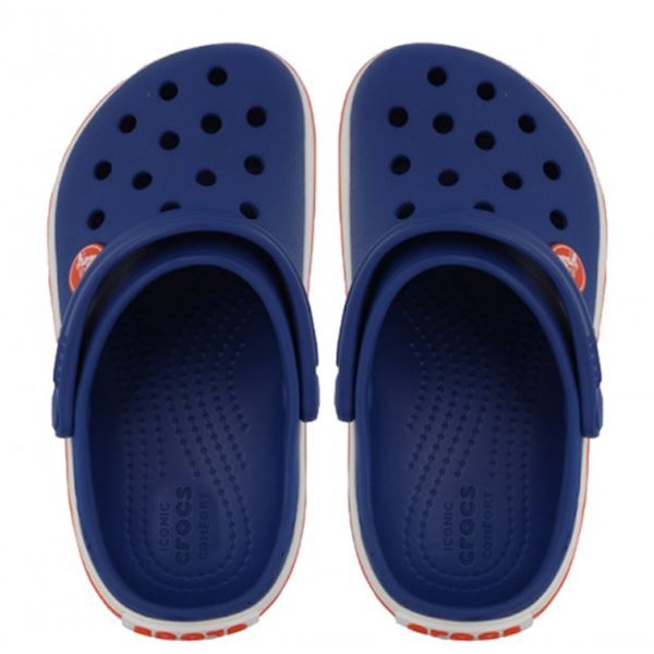 Crocs Crocband Clog K 204537 so lahki in udobni otroški natikači s športnim dizajnom, ki zagotavljajo mehko blaženje in celodnevno udobje. Izdelani iz Croslite™ materiala so vodoodporni, enostavni za čiščenje in primerni za igro, šolo ali poletne aktivnosti.