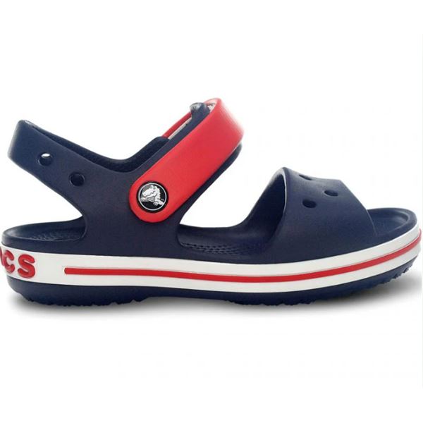 Crocs Crocband Sandal Kids 12856 so udobni in športno zasnovani otroški sandali, ki združujejo lahkotnost, zračnost in igriv dizajn. Izdelani iz Croslite™ materiala zagotavljajo mehko blaženje, vodoodpornost in hitro sušenje, nastavljiv pašček pa poskrbi za boljše prileganje in stabilnost pri vsakodnevni igri, šoli ali poletnih aktivnostih.

