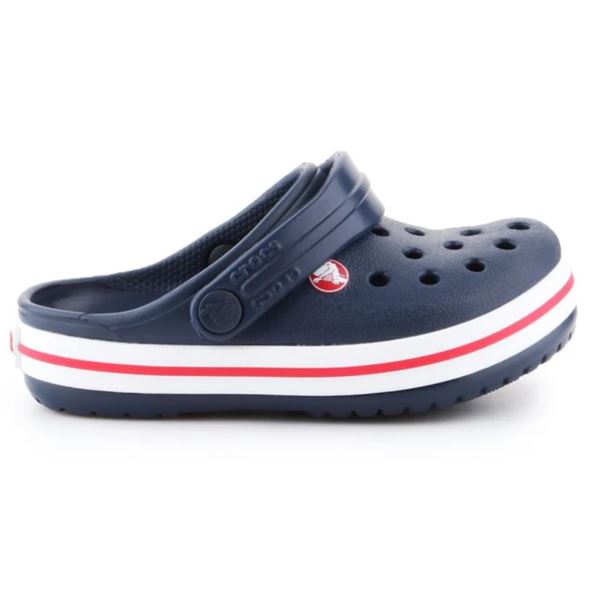 Športni in udobni Crocs Crocband Clog – otroški natikači z legendarnim Crocs udobjem in prepoznavnim Crocband dizajnom. Lahka Croslite™ zasnova, prezračevalne odprtine in stabilen pašček zagotavljajo brezskrbno igro, vrtec in poletne dogodivščine vsak dan.