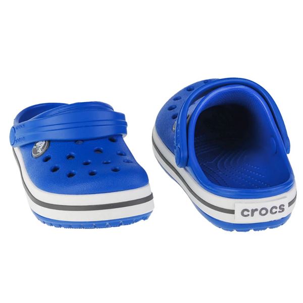 Crocs Crocband Kids Clog T 207005 so lahki in udobni otroški natikači s športnim dizajnom, ki zagotavljajo mehko blaženje in odlično prileganje. Izdelani iz Croslite™ materiala so vodoodporni, enostavni za čiščenje in popolni za igro, šolo ali poletne aktivnosti.