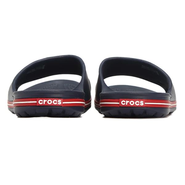 Športne in izjemno lahke Crocs Crocband II Slide – idealna izbira za poletno udobje, hitro obuvanje in sproščene trenutke ob bazenu, na plaži ali doma. Mehka Croslite™ pena poskrbi za udobje pri vsakem koraku, športni Crocband dizajn pa doda prepoznaven, dinamičen videz.
