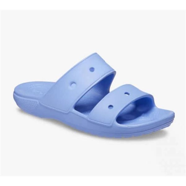 Crocs Classic Sandal 206761 so lahki in udobni sandali, ki združujejo preprost dizajn in prepoznavno Crocs udobje. Izdelani iz Croslite™ materiala zagotavljajo mehko blaženje, vodoodpornost in hitro sušenje, dvojni trakovi pa poskrbijo za stabilno in udobno prileganje pri vsakodnevnem nošenju, sprehodih ali poletnih aktivnostih.