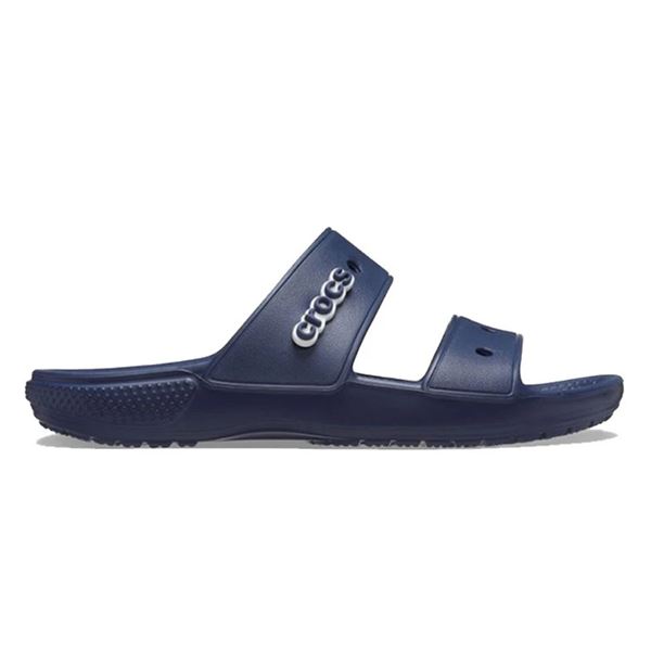 Crocs Classic Sandal 206761 združujejo lahkotnost, udobje in preprost dizajn za vsak dan. Izdelani iz Croslite™ materiala so mehki, vodoodporni in hitro sušeči, nastavljivi trakovi pa zagotavljajo stabilno in udobno prileganje pri hoji na plaži, v mestu ali doma.