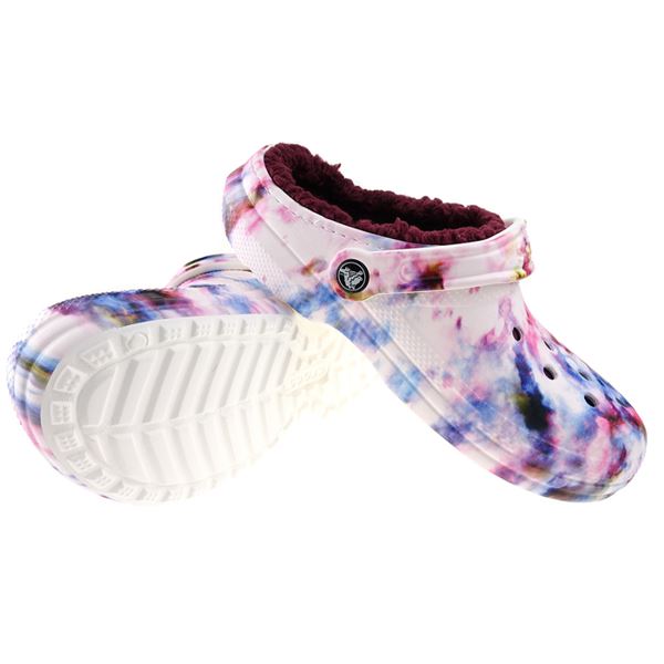 Crocs Classic Lined Tie Dye Clog 206341 so udobni in topli natikači z mehko notranjo podlogo, ki zagotavlja prijeten občutek v hladnejših dneh. Ikoničen tie-dye dizajn poskrbi za igriv in unikaten videz, Croslite™ material pa nudi lahkotnost, mehko blaženje in enostavno vsakodnevno nošenje doma ali na prostem.
