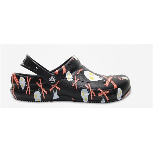 Crocs Bistro Graphic Clog 204044 so funkcionalni delovni natikači z zaprtim sprednjim delom, zasnovani za varno in udobno uporabo v zahtevnih okoljih, kot so kuhinje, gostinstvo in zdravstvo. Izdelani iz lahkega Croslite™ materiala zagotavljajo celodnevno udobje, mehko blaženje in enostavno čiščenje.