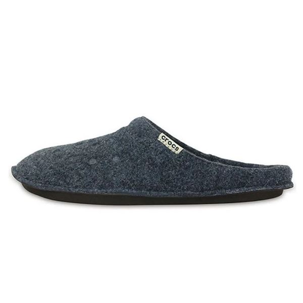Crocs Classic Slipper 203600 so mehki in udobni hišni copati, ki zagotavljajo toplino in prijetno blaženje skozi ves dan. Izdelani iz Croslite™ materiala so lahki, enostavni za obuvanje in idealni za sproščeno domačo uporabo v vseh letnih časih.