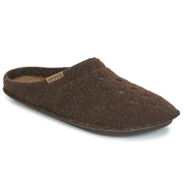 Crocs Classic Slipper 203600 so mehki in udobni hišni copati, ki zagotavljajo toplino in prijetno blaženje skozi ves dan. Izdelani iz Croslite™ materiala so lahki, enostavni za obuvanje in idealni za sproščeno domačo uporabo v vseh letnih časih.