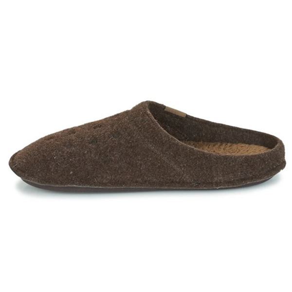Crocs Classic Slipper 203600 so mehki in udobni hišni copati, ki zagotavljajo toplino in prijetno blaženje skozi ves dan. Izdelani iz Croslite™ materiala so lahki, enostavni za obuvanje in idealni za sproščeno domačo uporabo v vseh letnih časih.