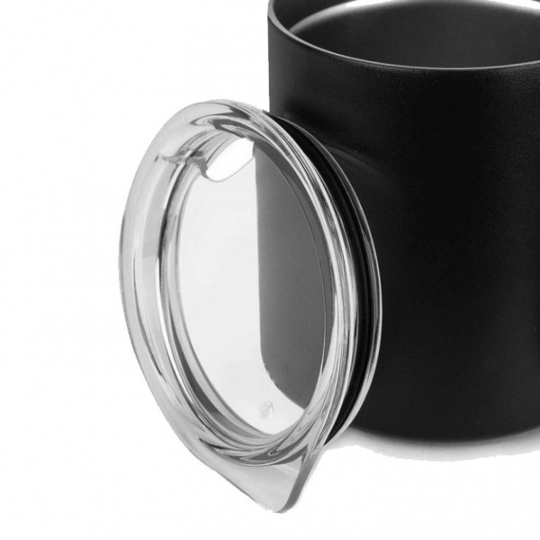 Potovalna skodelica KUMA v črni barvi, izdelana iz dvojnega nerjavečega jekla, je vakuumsko zatesnjena in odporna na razlitje. S prostornino 355 ml je idealna za uživanje pijač na poti.