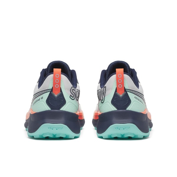 Osvoji vsak teren z ženskimi trail supergami Saucony Peregrine 16. VIBRAM oprijem, PWRRUN blaženje in lahka konstrukcija za stabilen, udoben in hiter tek po brezpotjih.