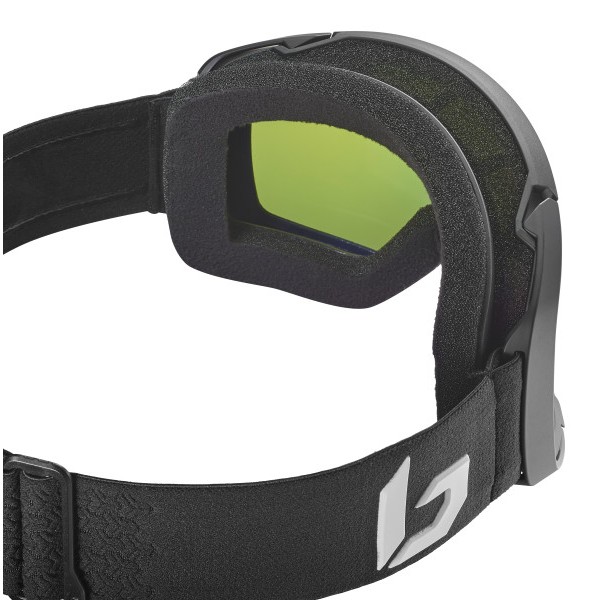 Smučarska očala BOLLE MAMMOTH Black Matte - Volt Ruby so zmogljiva in prilagodljiva očala kategorije 2, zasnovana za optimalno vidljivost v različnih svetlobnih pogojih. 