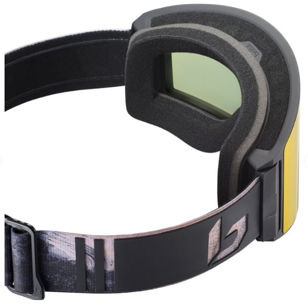 Odkrij vrhunska smučarska očala Bollé Blackridge Dark Brush Matte – Sunrise. Široko vidno polje, anti-fog prezračevanje, UV zaščita in trajnostni materiali. Idealna izbira za zahtevne smučarje, ki iščejo zmogljivost, udobje in slog.