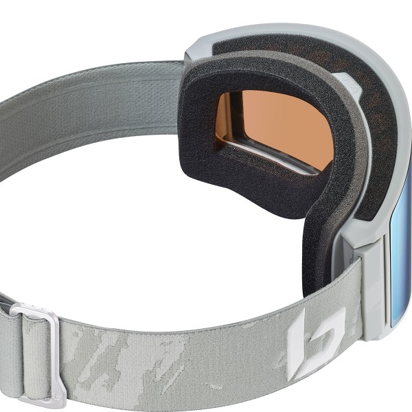 Freeride smučarska očala Bollé Blackridge z Azure lečo Cat. 2, širokim vidnim poljem in 100 % UV zaščito. Odlična vidljivost v mešanih razmerah. AS Sport Outlet.