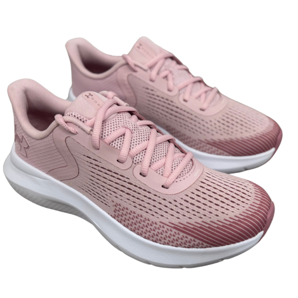 Ženske tekaške superge Under Armour W CHARGED ROGUE 5 
 ponujajo vrhunsko udobje in podporo med tekom. Z napredno tehnologijo CHARGED CUSHIONING zagotavljajo odlično blaženje in vračanje energije.