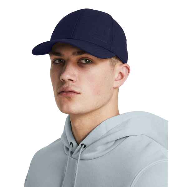 The men's hat Under Armour M Iso-Chill ArmourVent STR is designed for active men looking for comfort and protection during sports activities. Equipped with Iso-Chill technology, the hat reduces the feeling of heat and cools the skin.