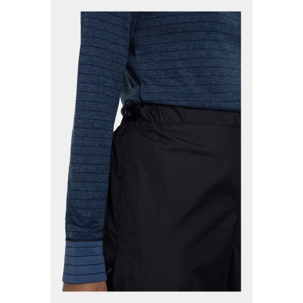 Dežne hlače v katerih ostanete suhi tudi v naslabšem vremenu.