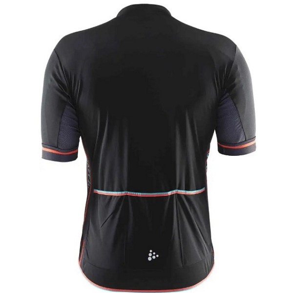 Moška kolesarska majica Classic s kratkimi rokavi je ergonomsko in nekoliko ohlapno krojena, ter izdelana iz funkcionalnega materiala, ki dobro odvaja vlago in zagotavlja optimalno udobje. Ima polovičen ovratnik z zadrgo.