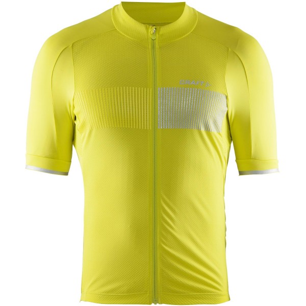 Elastičen in odlično prilegajoč dres za kolesarjenje.