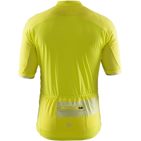 Elastičen in odlično prilegajoč dres za kolesarjenje.