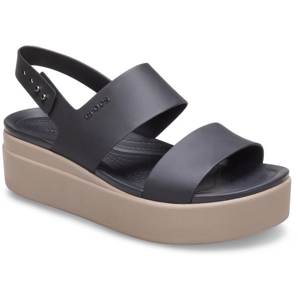 Crocs Brooklyn Low Wedge W 206453 ženski sandali z elegantno nizko wedge peto, nastavljivimi paščki in lahkim Croslite™ materialom za celodnevno udobje in stabilno hojo.