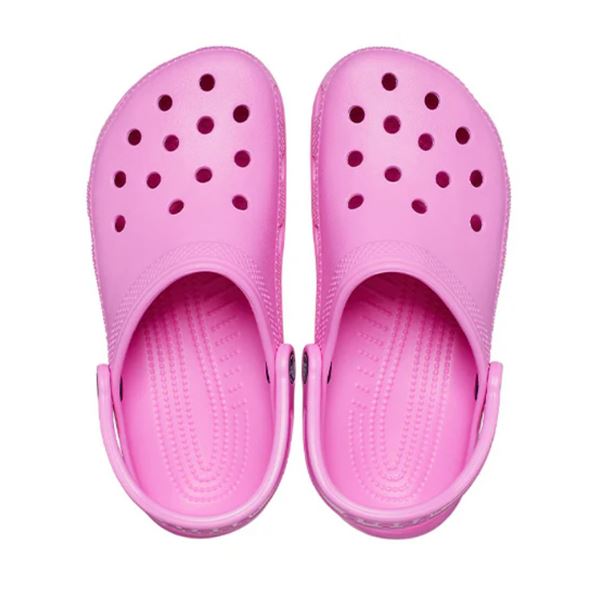 Crocs Classic 10001 so ikonični uniseks natikači z značilnim prezračevanim zgornjim delom, vrtljivim petnim trakom in lahkim materialom Croslite™. Zagotavljajo izjemno udobje, zračnost in enostavno vzdrževanje ter so primerni za vsakodnevno uporabo, prosti čas, delo in aktivnosti ob vodi.