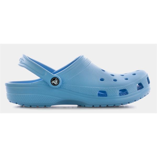 Klasični natikači Crocs Classic 10001 z lahkotno zasnovo, prezračevalnimi odprtinami in vrtljivim petnim paščkom za maksimalno vsakodnevno udobje.