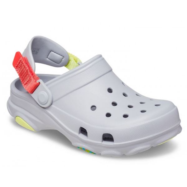 Otroški natikači Crocs Classic All Terrain Kids Clog T z robustnim podplatom in lahkim Croslite™ materialom za udobne otroške avanture.