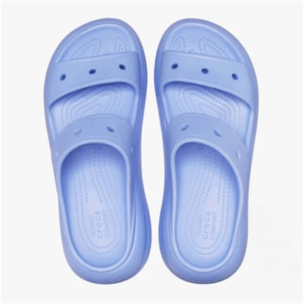 Modni sandali Crocs Classic Crush Sandal s platformnim podplatom in Croslite™ udobjem za sproščen poletni stil.